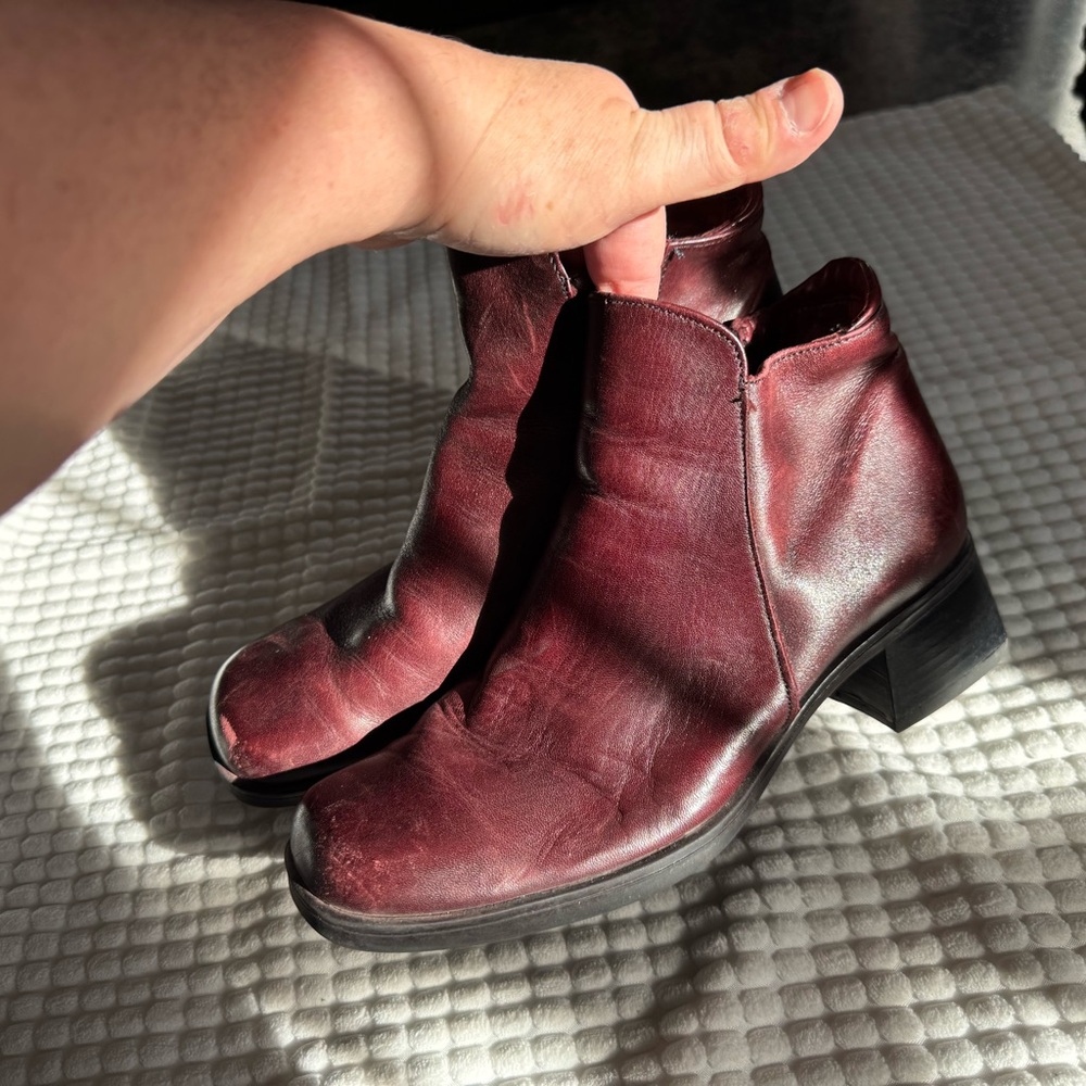 Elegant Red Burgundy Ankle Boots - size 7